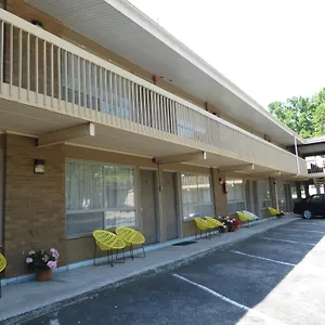 https://parkway-motel.niagara-fallshotels.com